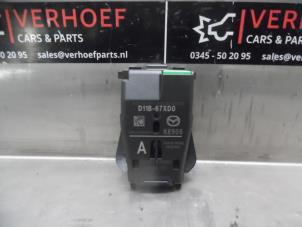 Gebruikte Sensor Licht Mazda CX-3 (DJ/DK) 2.0 SkyActiv-G 120 Prijs op aanvraag aangeboden door Verhoef Cars & Parts