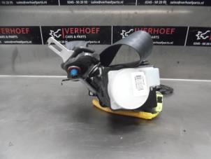 Gebruikte Veiligheidsgordel links-voor Kia Cerato 1.6 16V Prijs € 60,00 Margeregeling aangeboden door Verhoef Cars & Parts