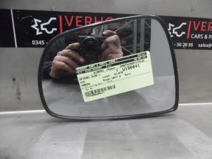 Gebruikte Spiegelglas links Kia Carens IV (RP) 1.7 CRDi 16V Prijs op aanvraag aangeboden door Verhoef Cars & Parts