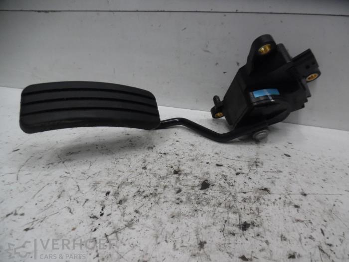 Gebruikte Gaspedaalpositie Sensor Renault Clio III (BR/CR) 1.2 16V 75 Prijs € 40,00 Margeregeling aangeboden door Verhoef Cars & Parts