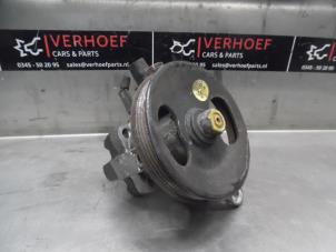 Gebruikte Pomp Servo Kia Carens II (FJ) 1.6i 16V Prijs op aanvraag aangeboden door Verhoef Cars & Parts