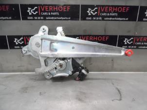 Gebruikte Ruitmechaniek 4Deurs links-achter Mitsubishi L-200 2.5 DI-D 4x4 Prijs op aanvraag aangeboden door Verhoef Cars & Parts