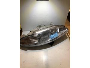 Gebruikte Koplamp rechts Mitsubishi Eclipse (D3) Prijs € 75,00 Margeregeling aangeboden door Verhoef Cars & Parts