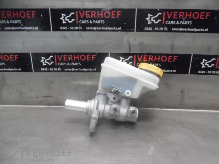 Gebruikte Hoofdremcilinder Subaru XV (GP) 2.0 AWD 16V Prijs op aanvraag aangeboden door Verhoef Cars & Parts