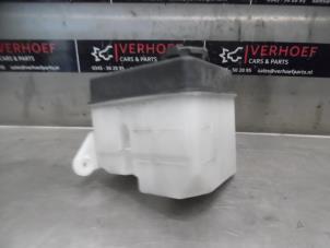 Gebruikte Koelvloeistof Reservoir Kia Soul I (AM) 1.6 CVVT 16V Prijs op aanvraag aangeboden door Verhoef Cars & Parts