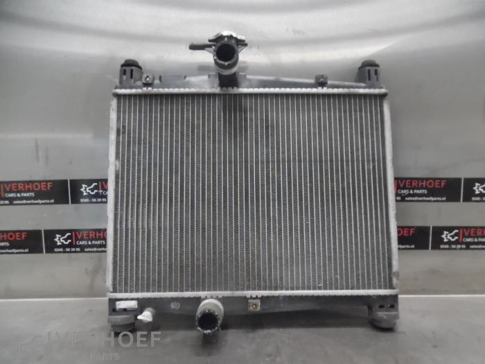 Gebruikte Radiateur Toyota Yaris (P1) 1.0 16V VVT-i Prijs € 50,00 Margeregeling aangeboden door Verhoef Cars & Parts