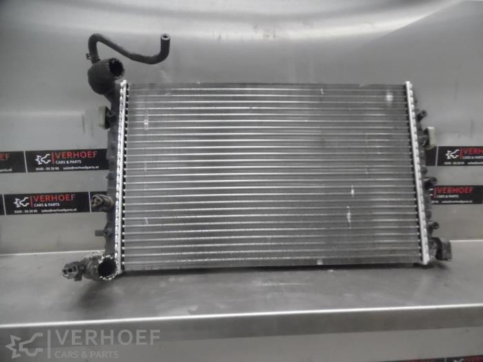 Gebruikte Radiateur Volkswagen Polo IV (9N1/2/3) 1.4 16V Prijs op aanvraag aangeboden door Verhoef Cars & Parts