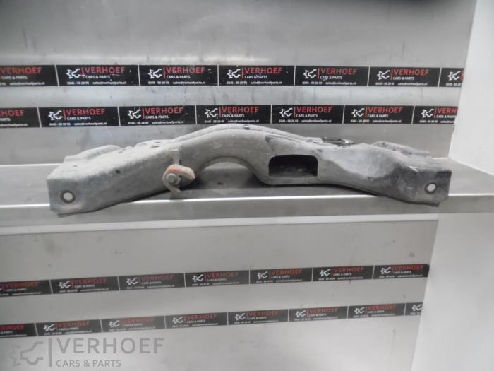 Gebruikte Subframe Volkswagen Polo IV (9N1/2/3) 1.4 16V Prijs € 50,00 Margeregeling aangeboden door Verhoef Cars & Parts