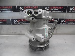 Gebruikte Pomp Airco Renault Twingo II (CN) 1.2 16V Prijs € 50,00 Margeregeling aangeboden door Verhoef Cars & Parts