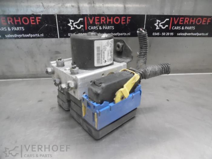 Gebruikte ABS Pomp Renault Twingo II (CN) 1.2 16V Prijs € 50,00 Margeregeling aangeboden door Verhoef Cars & Parts