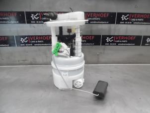 Gebruikte Benzinepomp Renault Twingo II (CN) 1.2 16V Prijs € 40,00 Margeregeling aangeboden door Verhoef Cars & Parts