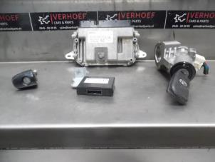 Gebruikte Cilinderslotenset (compleet) Toyota Aygo (B40) 1.0 12V VVT-i Prijs € 200,00 Margeregeling aangeboden door Verhoef Cars & Parts