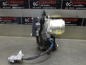 Gebruikte Compressor Mitsubishi Outlander (GF/GG) 2.0 16V PHEV 4x4 Prijs op aanvraag aangeboden door Verhoef Cars & Parts