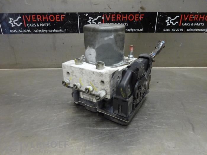 Gebruikte ABS Pomp Toyota Verso 2.0 16V D-4D-F Prijs op aanvraag aangeboden door Verhoef Cars & Parts