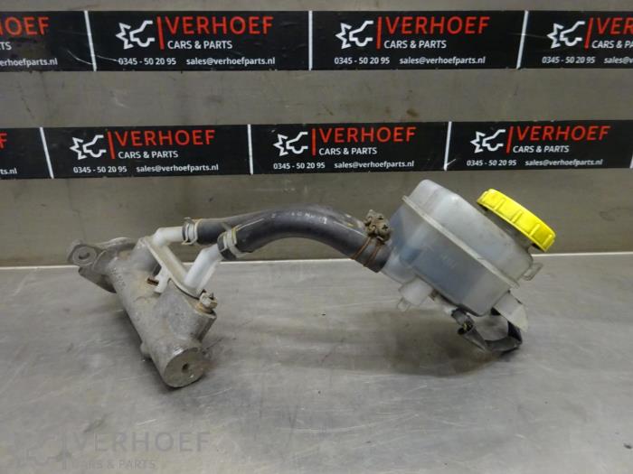 Gebruikte Hoofdremcilinder Nissan Almera Tino (V10M) 2.0 16V CVT Prijs op aanvraag aangeboden door Verhoef Cars & Parts