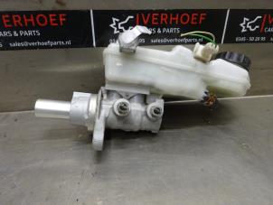 Gebruikte Hoofdremcilinder Toyota Avensis Wagon (T27) 2.2 16V D-4D-F 150 Prijs op aanvraag aangeboden door Verhoef Cars & Parts