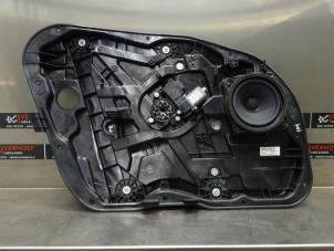 Gebruikte Ruitmechaniek 4Deurs links-voor Hyundai i40 CW (VFC) 1.6 GDI 16V Prijs € 75,00 Margeregeling aangeboden door Verhoef Cars & Parts