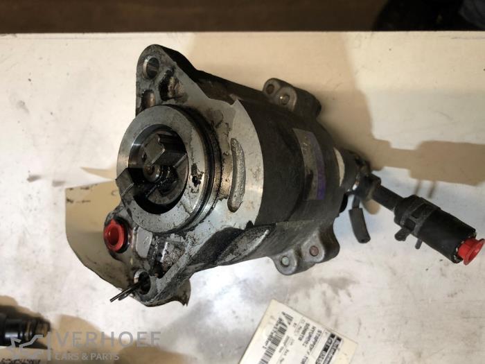 Gebruikte Vacuumpomp (Diesel) Toyota Avensis (T25/B1D) 2.0 16V D-4D Prijs € 75,00 Margeregeling aangeboden door Verhoef Cars & Parts