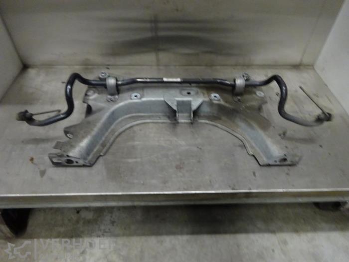 Gebruikte Subframe Renault Clio IV (5R) 1.5 dCi 90 FAP Prijs € 150,00 Margeregeling aangeboden door Verhoef Cars & Parts