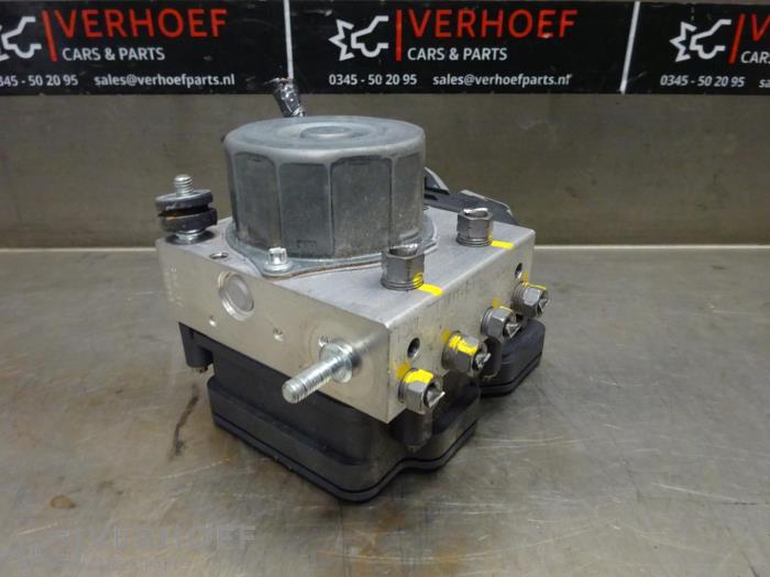 Gebruikte ABS Pomp Renault Clio IV (5R) 1.5 dCi 90 FAP Prijs € 100,00 Margeregeling aangeboden door Verhoef Cars & Parts