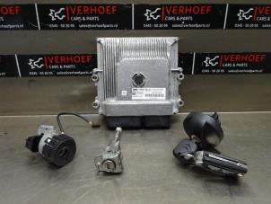 Gebruikte Set Cilindersloten (compleet) Citroen DS3 (SA) 1.2 12V PureTech 110 S&S Prijs op aanvraag aangeboden door Verhoef Cars & Parts