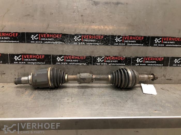 Gebruikte Aandrijfas links-voor Toyota Previa (R3) 2.4i 16V VVT-i Prijs € 70,00 Margeregeling aangeboden door Verhoef Cars & Parts