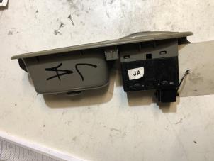 Gebruikte Elektrisch Raam Schakelaar Chevrolet Evanda 2.0 16V Prijs op aanvraag aangeboden door Verhoef Cars & Parts
