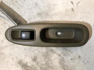 Gebruikte Elektrisch Raam Schakelaar Chevrolet Evanda 2.0 16V Prijs op aanvraag aangeboden door Verhoef Cars & Parts