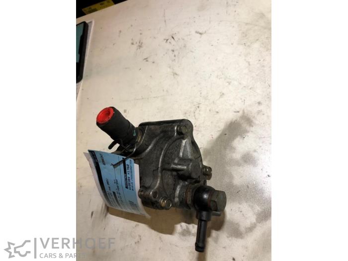 Gebruikte Vacuumpomp (Diesel) Toyota Avensis Verso (M20) 2.0 D-4D 16V Prijs € 80,00 Margeregeling aangeboden door Verhoef Cars & Parts