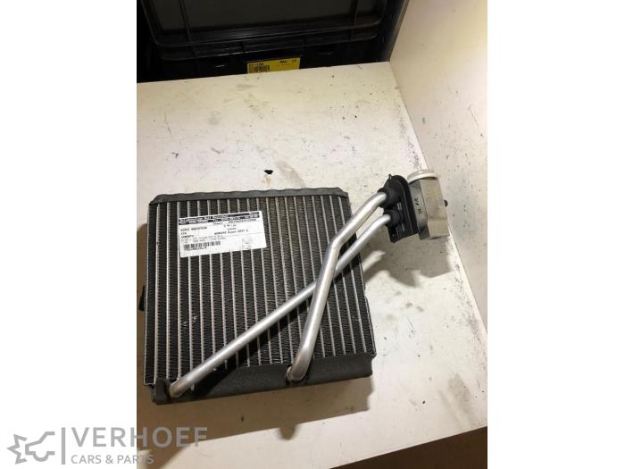 Gebruikte Airco Radiateur Kia Sorento I (JC) 3.3 V6 24V Prijs € 75,00 Margeregeling aangeboden door Verhoef Cars & Parts