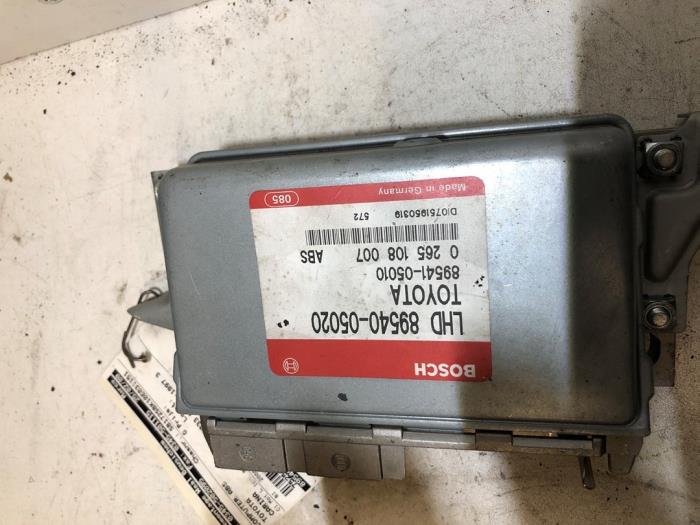 ABS Computer van een Toyota Carina E (T19) 2.0 GLi 16V 1997