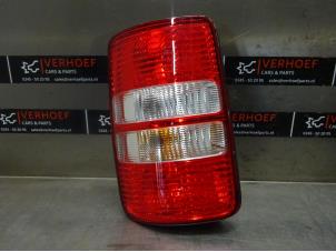 Gebruikte Achterlicht links Volkswagen Caddy III (2KA,2KH,2CA,2CH) 1.6 TDI 16V Prijs € 50,00 Margeregeling aangeboden door Verhoef Cars & Parts