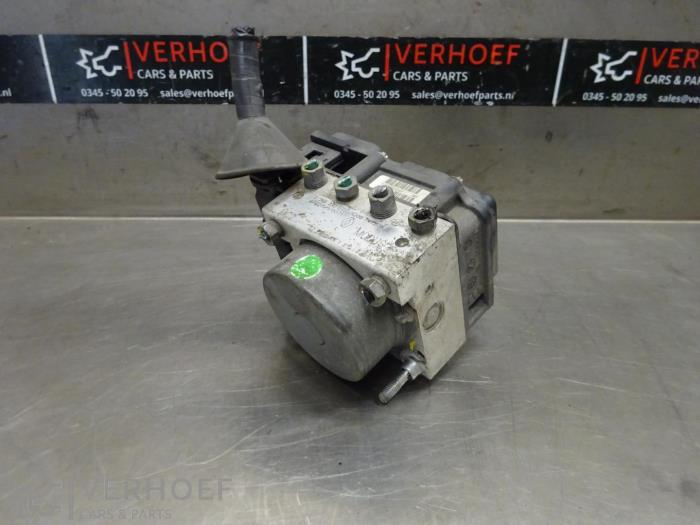Gebruikte ABS Pomp Renault Modus/Grand Modus (JP) 1.4 16V Prijs € 50,00 Margeregeling aangeboden door Verhoef Cars & Parts