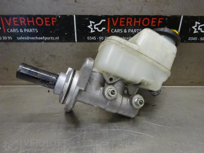 Gebruikte Hoofdremcilinder Toyota RAV4 (A3) 2.2 D-4D 16V 4x4 Prijs € 40,00 Margeregeling aangeboden door Verhoef Cars & Parts