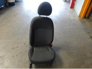 Gebruikte Voorstoel rechts Mitsubishi Space Star (A0) 1.0 12V Prijs € 125,00 Margeregeling aangeboden door Verhoef Cars & Parts