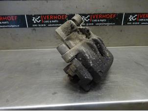 Gebruikte Remklauw (Tang) rechts-achter Ford Transit Connect (PJ2) 1.6 TDCi 16V 75 Prijs € 40,00 Margeregeling aangeboden door Verhoef Cars & Parts