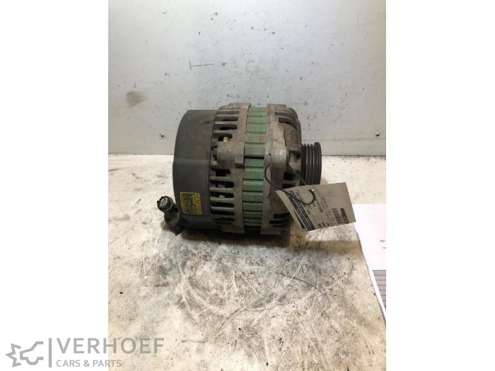 Gebruikte Dynamo Hyundai Trajet 2.0 16V Prijs € 50,00 Margeregeling aangeboden door Verhoef Cars & Parts