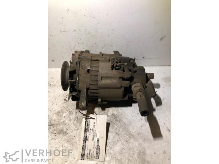 Gebruikte Dynamo Mitsubishi L-300 (L..) 2.3D Prijs € 90,00 Margeregeling aangeboden door Verhoef Cars & Parts