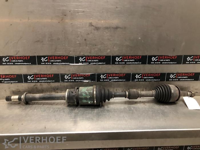 Gebruikte Steekas rechts-voor Mitsubishi Grandis (NA) 2.0 DI-D 16V Prijs € 75,00 Margeregeling aangeboden door Verhoef Cars & Parts