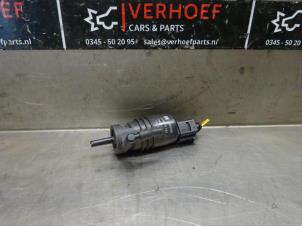 Gebruikte Ruitensproeierpomp voor Suzuki Swift (ZA/ZC/ZD) 1.2 16V Prijs € 20,00 Margeregeling aangeboden door Verhoef Cars & Parts