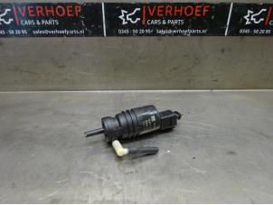Gebruikte Ruitensproeierpomp voor Suzuki Swift (ZA/ZC/ZD) 1.2 16V Prijs € 20,00 Margeregeling aangeboden door Verhoef Cars & Parts