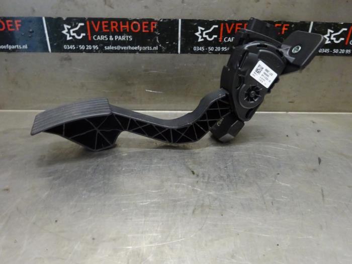 Gaspedaalpositie Sensor van een Mitsubishi Space Star (A0) 1.0 12V 2020