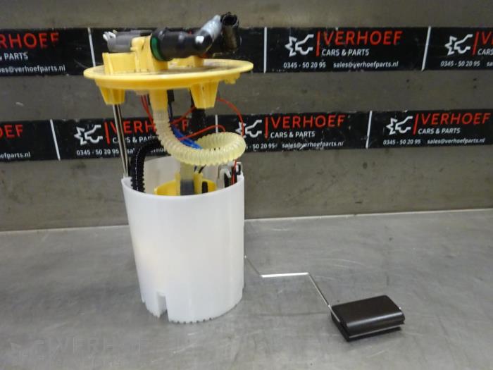 Gebruikte Benzinepomp Renault Trafic (1FL/2FL/3FL/4FL) 2.0 dCi 16V 145 Prijs op aanvraag aangeboden door Verhoef Cars & Parts