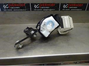Gebruikte Veiligheidsgordel midden-achter Subaru Legacy Touring Wagon (BP) 2.0 R 16V Prijs op aanvraag aangeboden door Verhoef Cars & Parts