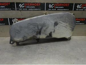 Gebruikte Distributiedeksel Toyota Land Cruiser (J12) 3.0 D-4D 16V Prijs op aanvraag aangeboden door Verhoef Cars & Parts