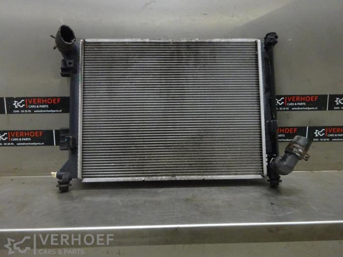 Gebruikte Radiateur Kia Venga 1.4 CVVT 16V Prijs € 40,00 Margeregeling aangeboden door Verhoef Cars & Parts