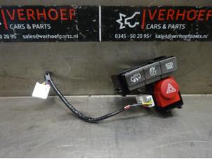 Gebruikte Schakelaar Paniekverlichting Toyota Prius (ZVW3) 1.8 16V Plug-in Prijs op aanvraag aangeboden door Verhoef Cars & Parts
