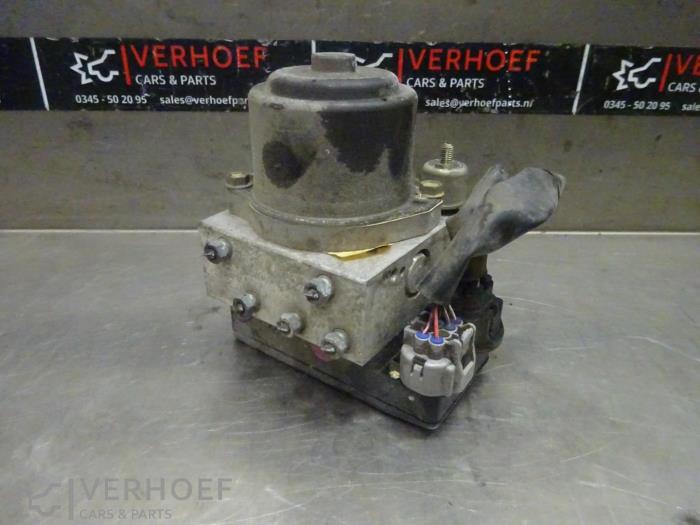 Gebruikte ABS Pomp Toyota Land Cruiser 90 (J9) 3.0 D-4D 90 16V Prijs € 90,00 Margeregeling aangeboden door Verhoef Cars & Parts