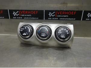 Gebruikte Kachel Bedieningspaneel Honda CR-V (RD6/7/8) 2.0i 16V VTEC Prijs op aanvraag aangeboden door Verhoef Cars & Parts
