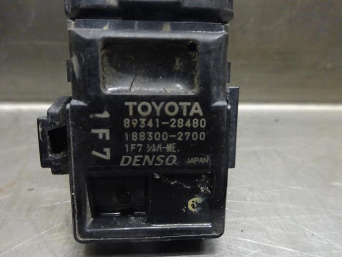 PDC Sensor van een Toyota Prius (ZVW3) 1.8 16V 2010
